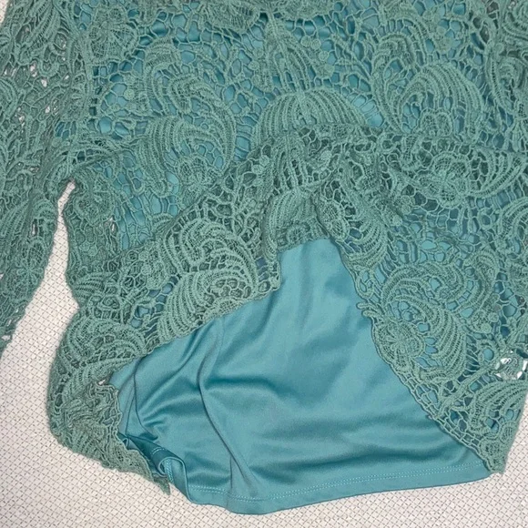Elegant Lace Blouse in Teal - Picture 3 of 4